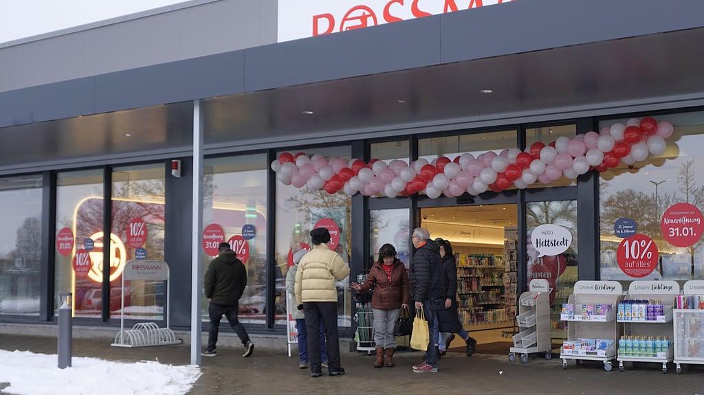 Ein paar Tage vor Takko Fashion hat die Drogerie-Kette Rossmann eine Filiale im Mansfeld Center in Hettstedt-Walbeck eröffnet. 