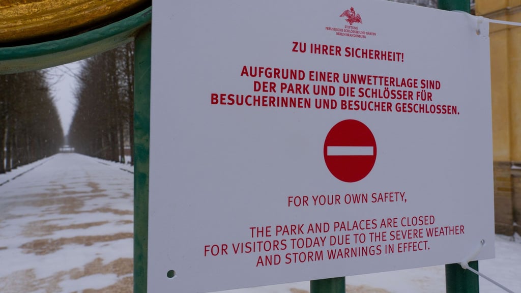Parks der Schlösserstiftung sollen heute wegen der Eisglätte nicht betreten werden. (Archivbild)
