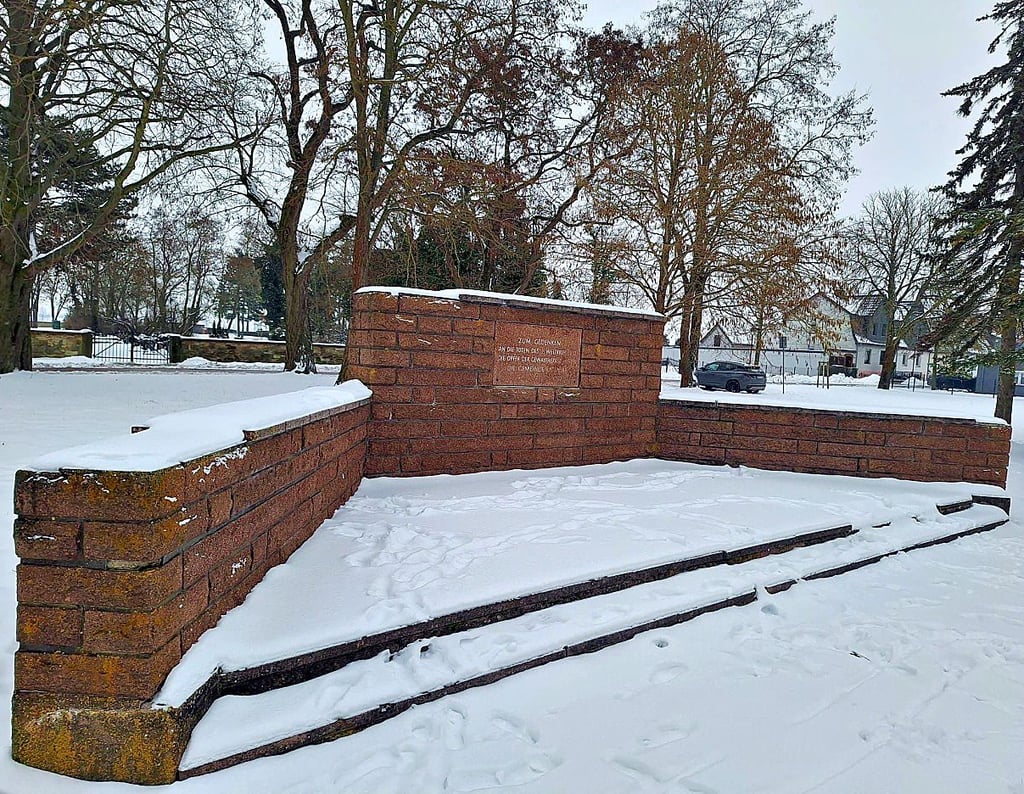 Dieses Denkmal in Latdorf soll abgerissen und an einer anderen Stelle eine Gedenktafel angebracht werden. 