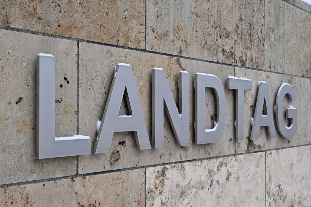 Die Abgeordneten im Thüringer Landtag diskutieren über eine geplante Erweiterung von Kompetenzen der Polizei. (Symbolbild)