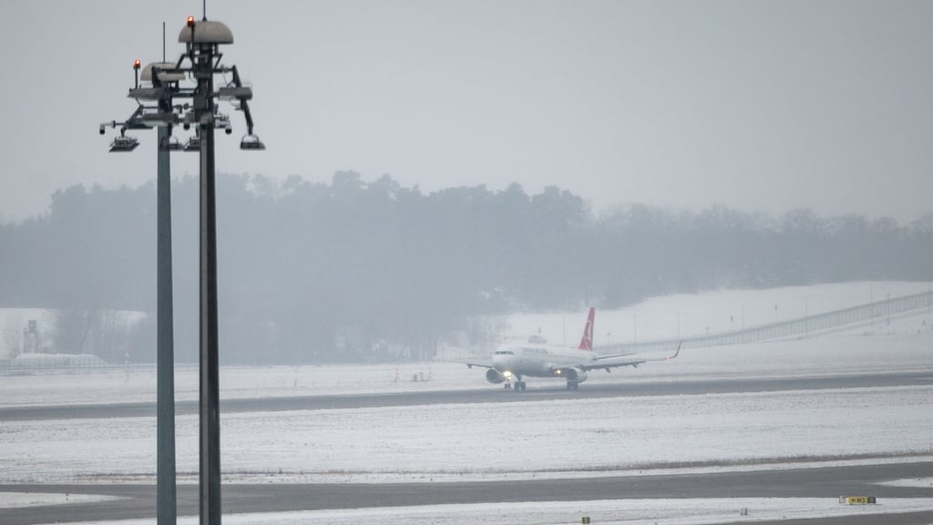 Am BER können derzeit keine Flugzeuge starten. (Symbolbild)