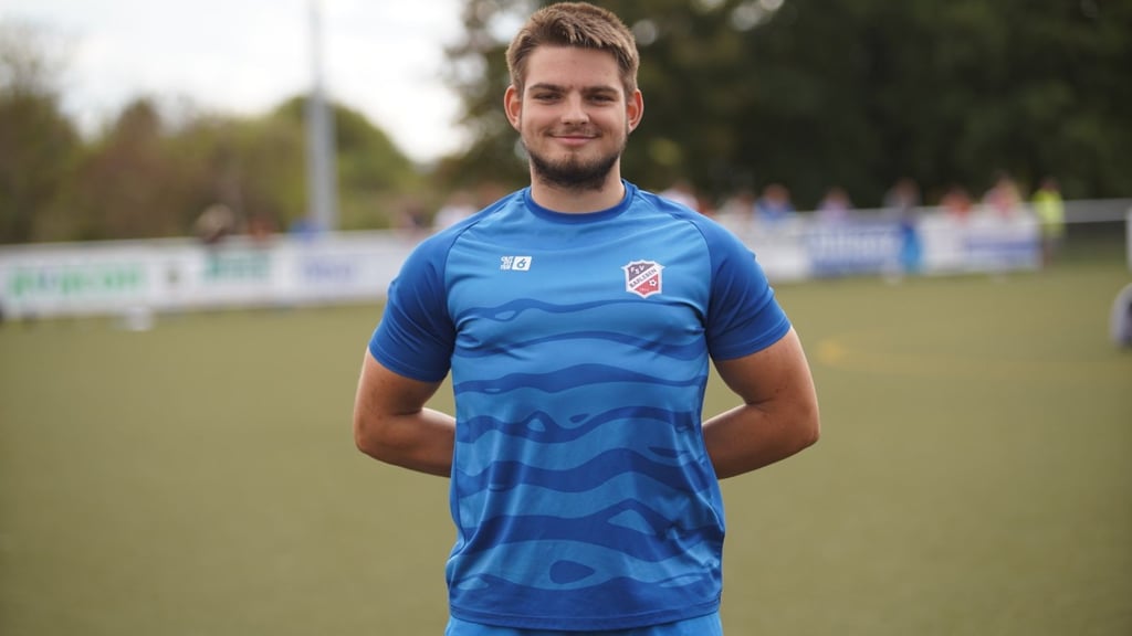 Tim Alexander, A-Jugend Torhüter des FSV Barleben, hat im November das Kacktor des Monats geschossen.