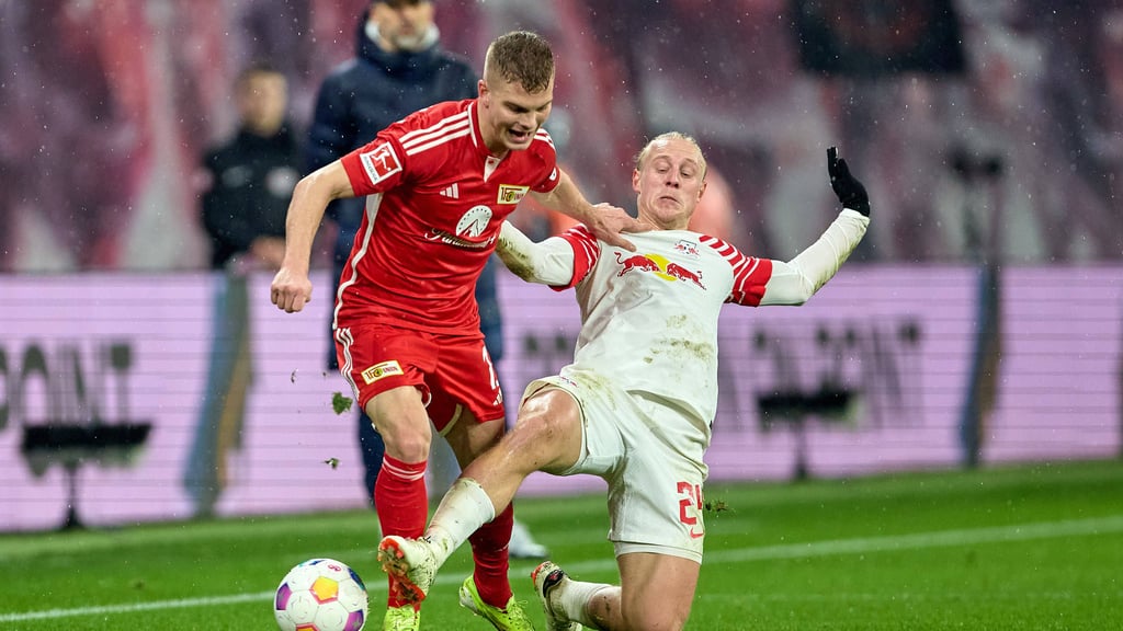 Voller Einsatz: Xaver Schlager (r.) im Spiel gegen Union Berlin.