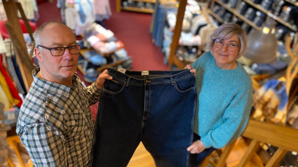 Hagen Elmrich und Maritta Vogeley machen Schluss: Sie schließen den Jeansladen „Kulisse“ in der Wernigeröder Innenstadt.