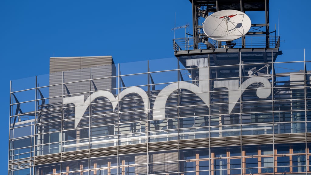 Die Zentrale des Mitteldeutschen Rundfunks in Leipzig. Der sender muss sparen. Freie Mitarbeiter kritisieren, dass das vor allem auf Kosten des Programms passiert.&nbsp;