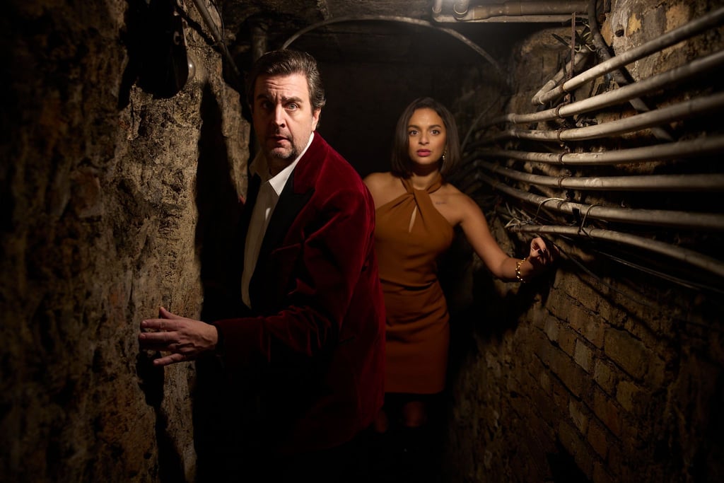 Bastian Pastewka und Tamara Romera Ginés in einer Szene des Krimis „Fabian und die mörderische Hochzeit“, der ab 6. Februar bei Prime Video zu sehen ist. (Archivbild)