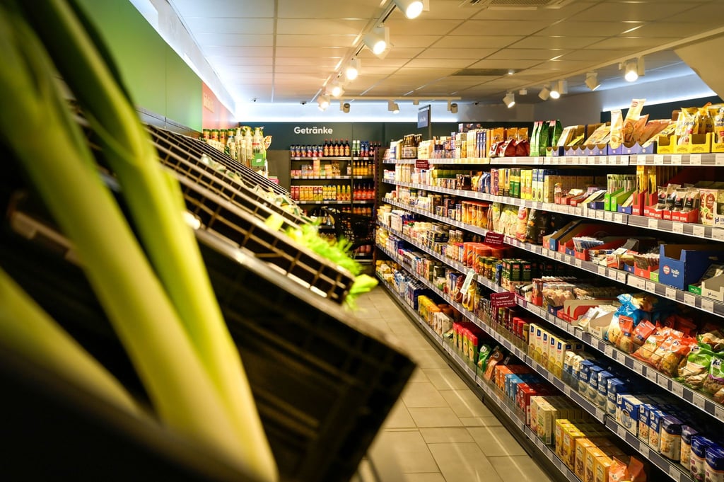 Kompakt und jederzeit zugänglich: Neue Ladenkonzepte reagieren auf das Supermarktsterben auf dem Land. (Archivbild)