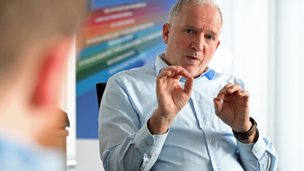 „In der Grundschule können beispielsweise die Werte einer demokratischen Gesellschaft vermittelt werden“, sagt Niedersachsens Verfassungsschutzpräsident Dirk Pejril. (Archivbild)