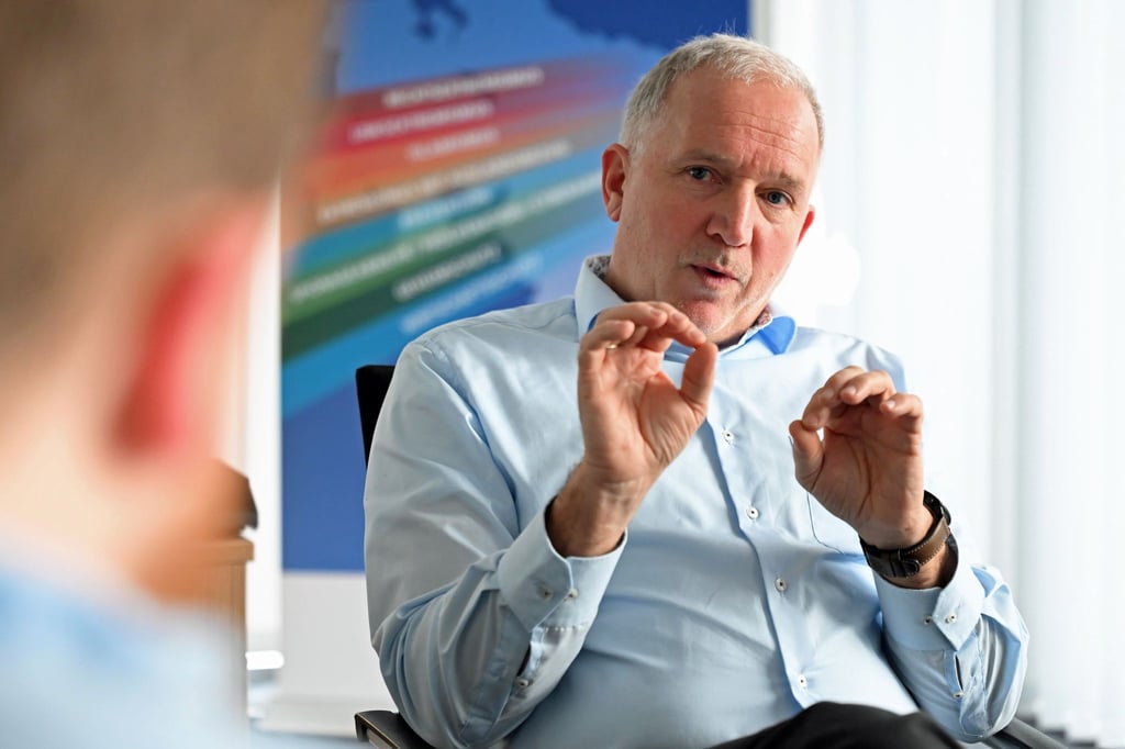 „In der Grundschule können beispielsweise die Werte einer demokratischen Gesellschaft vermittelt werden“, sagt Niedersachsens Verfassungsschutzpräsident Dirk Pejril. (Archivbild)