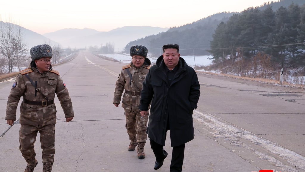 Nordkorea wird wegen des von Machthaber Kim Jong Un geförderten Atomwaffenprogramm mit weitreichenden UN-Sanktionen belegt. (Archivbild)