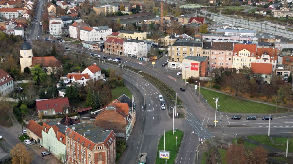 Blick auf den Stadteingang in Ammendorf. Straßenbahnen, die normalerweise bis nach Merseburg und Bad Dürrenberg weiterfahren würden, enden ab sofort dort.