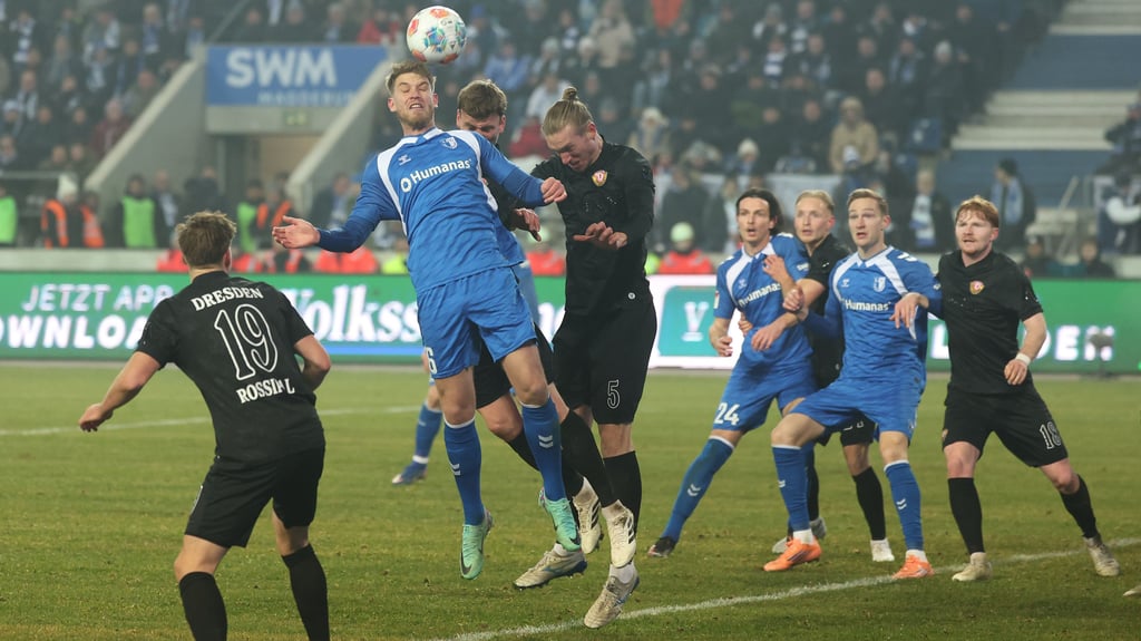 Der eine – Marcus Mathisen (hier beim Kopfball) – verfolgt in diesen Tagen ein persönliches Ziel, der andere – Maximilian Breunig (hier rechts) – freut sich auf seine Rückkehr.