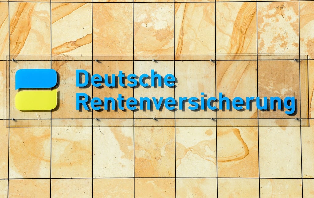 Unbedingt prüfen: Stimmt die an die Rentenversicherung abgegebene Jahresmeldung nicht, kann sich das ungünstig auf mögliche Rentenansprüche auswirken.