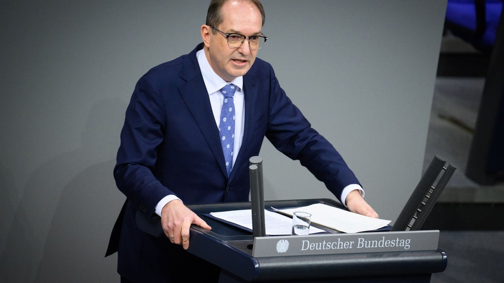 Bundesinnenminister Alexander Dobrindt (CSU) im Deutschen Bundestag. (Archivbild)