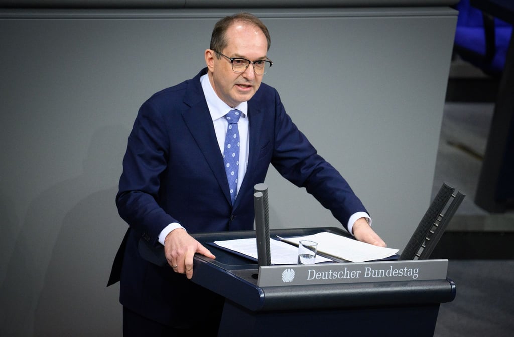 Bundesinnenminister Alexander Dobrindt (CSU) im Deutschen Bundestag. (Archivbild)