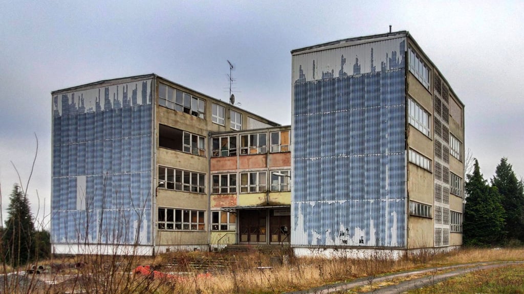 Wird noch in diesem Jahr von der Bildfläche verschwinden: die einstige Polytechnische Oberschule „Ernst Scheller“.