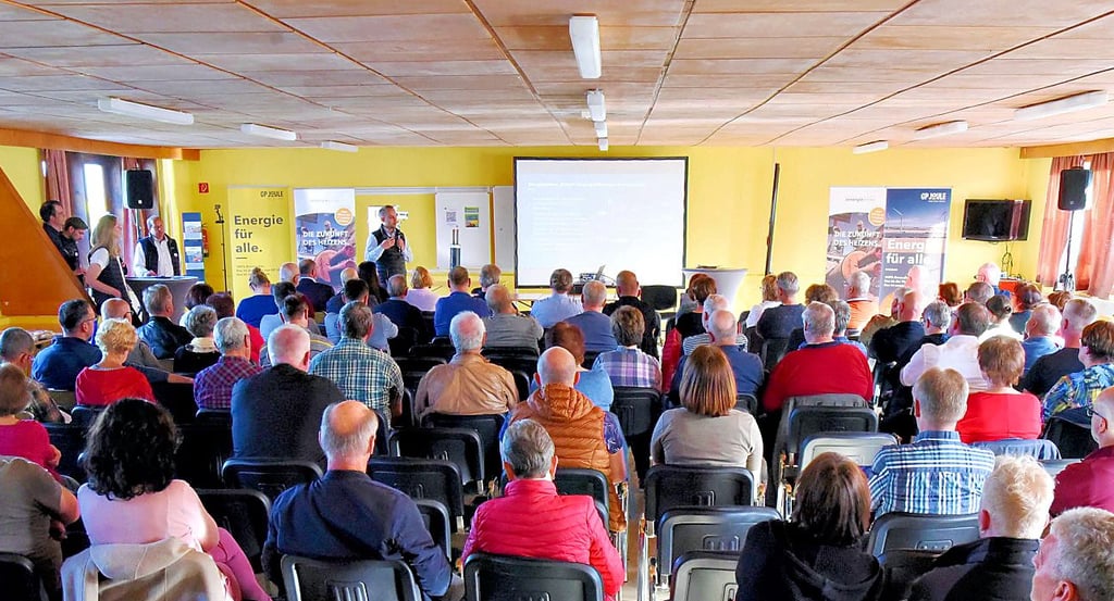 Zu Beginn hatte GP Joule Info-Veranstaltungen in vielen Orten organisiert, die sehr gut besucht waren – wie hier 2023 in Quellendorf.