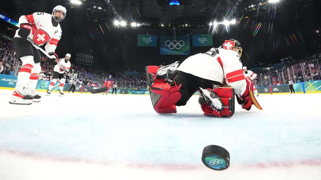 Die Schweizer Eishockeyspielerinnen haben einen Norovirus-Fall im Team.