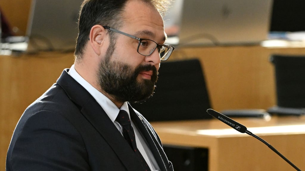 Der CDU-Abgeordnete Jonas Urbach hält eine Flexibilität bei der Einwohnerzahl für Gemeindezusammenschlüsse für nötig. (Archivbild)