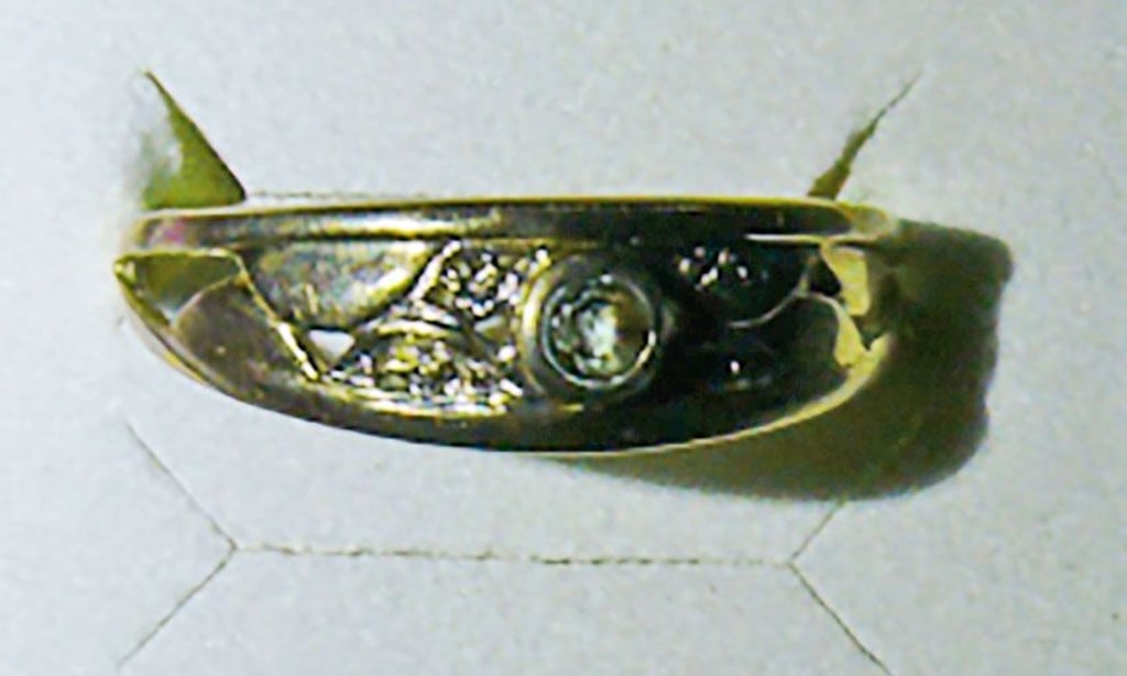 Wer kennt diesen Ring?