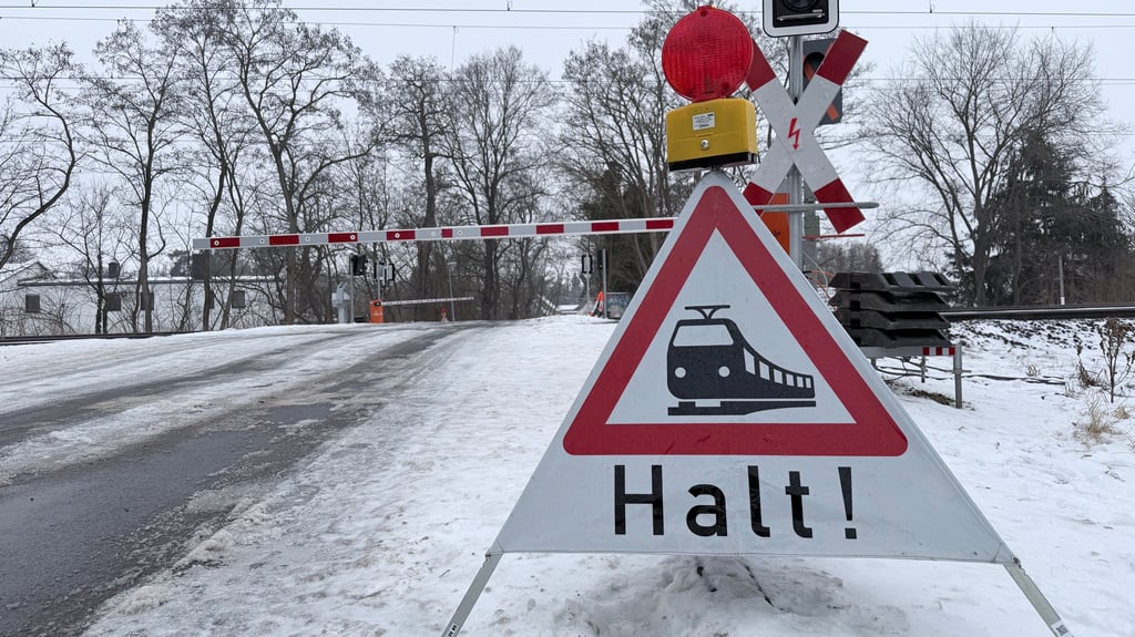 Die Einigung über die Sperrung des Bahnübergangs befindet sich in den letzten Zügen. Die Bauzeit steht hingegen fest.