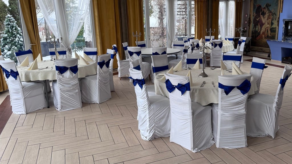 Für den Valentinstag wird in der Trattoria Al Faro in Mühlbeck an der Goitzsche alles festlich hergerichtet.