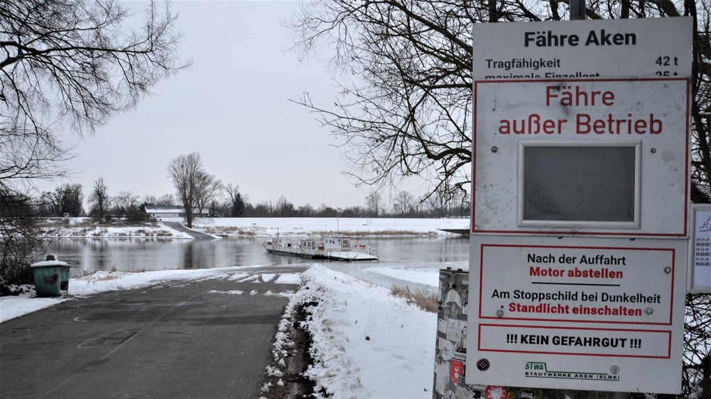 Noch ist die Elbfähre zwischen Steutz und Aken außer Betrieb. Jetzt steht allerdings fest, wann sie wieder übersetzt.