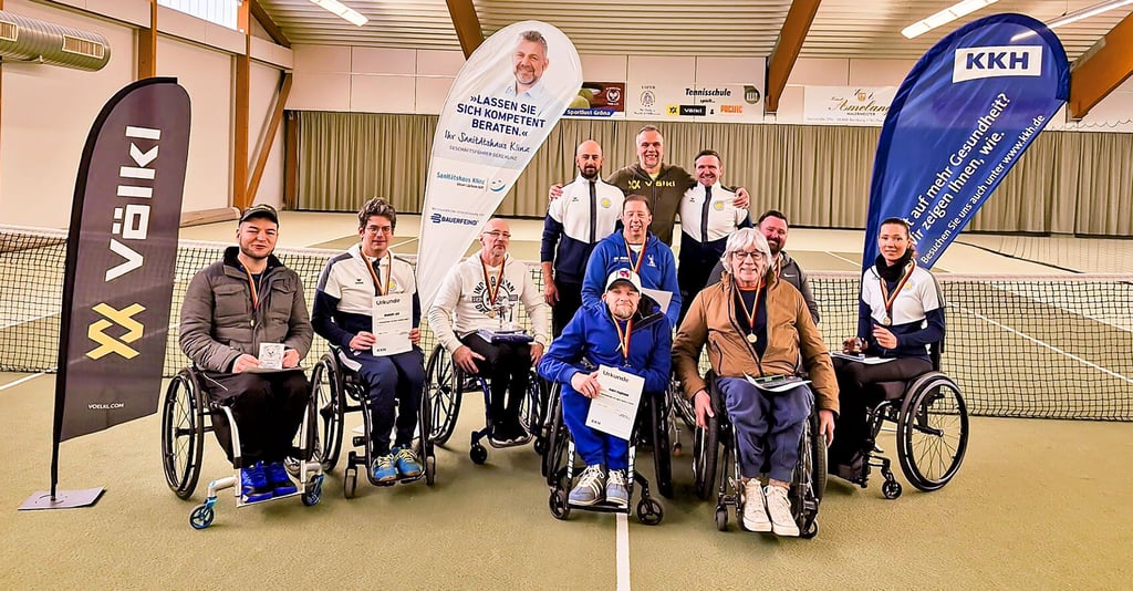 Die Turnierleiter hinten stehend von links nach rechts: Marko Bittersmann, Michael Fritzsching und Dominik Lust.