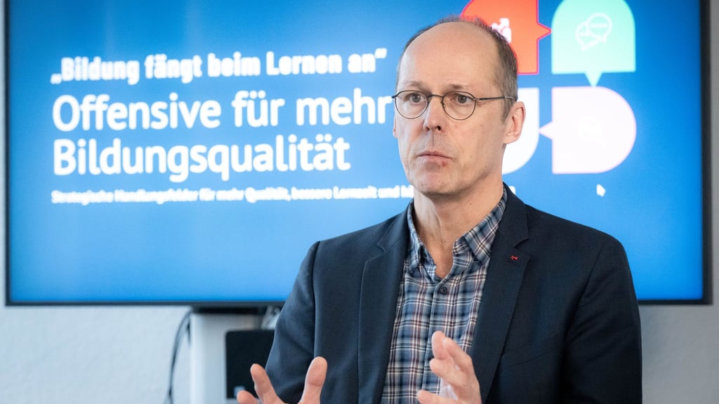 Bremens neuer Bildungssenator Mark Rackles hat sich ehrgeizige Ziele gesetzt.