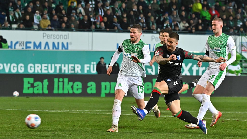 Mateusz Zukowski traf dreifach beim Sieg seines 1. FC Magdeburg bei der SpVgg Greuther Fürth am Freitagabend in der 2. Bundesliga.