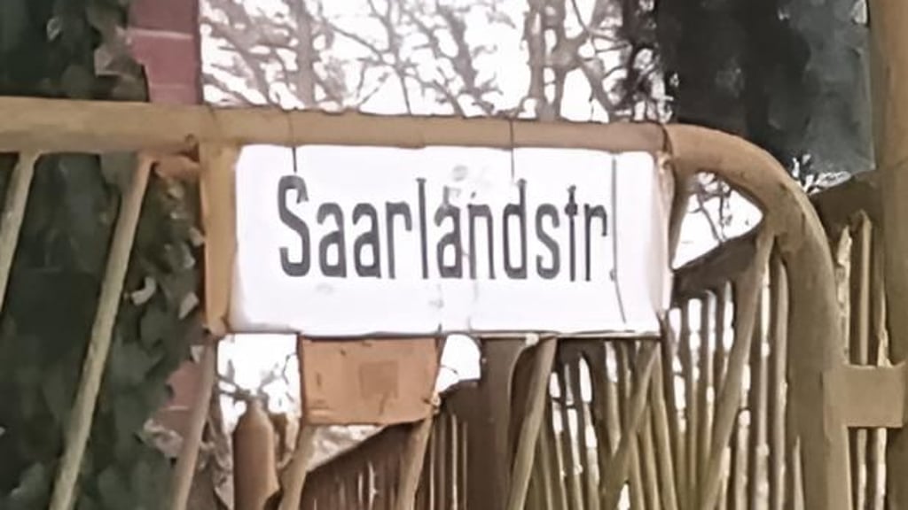 Die Saarlandstraße in Altenplathow.