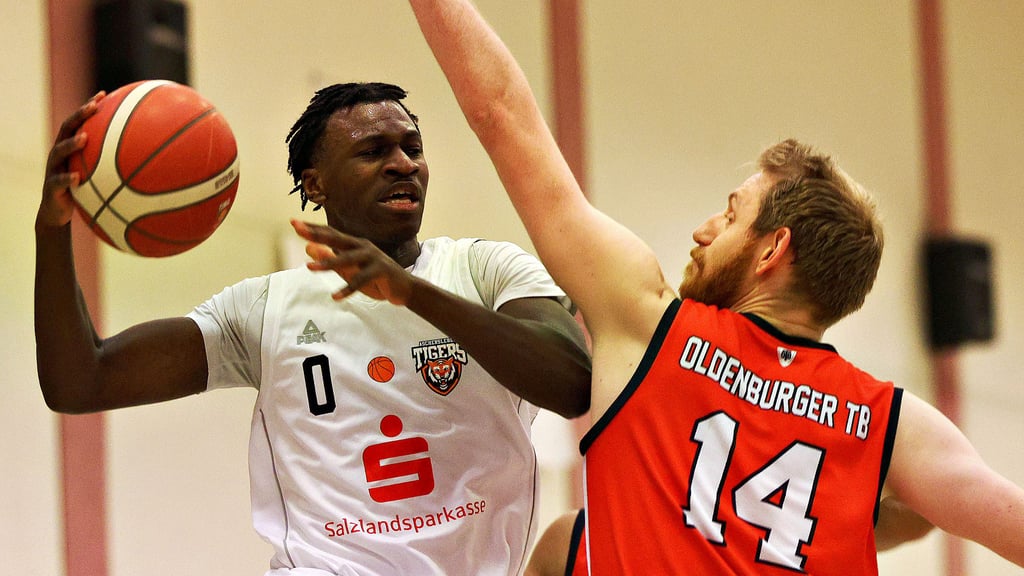 Die Tigers, hier mit Josue-Joseph Bonga (am Ball), überzeugten mit einer starken Leistung gegen den Oldenburger TB. 