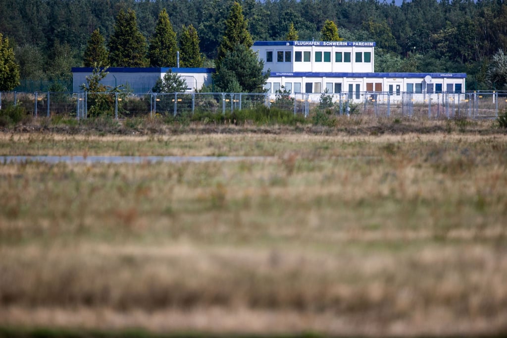 Ende Januar gab es nach Angaben der Stadt Parchim Gespräche mit Vertretern der deutschen Marine über den stillgelegten Flughafen Schwerin-Parchim. (Archivbild)