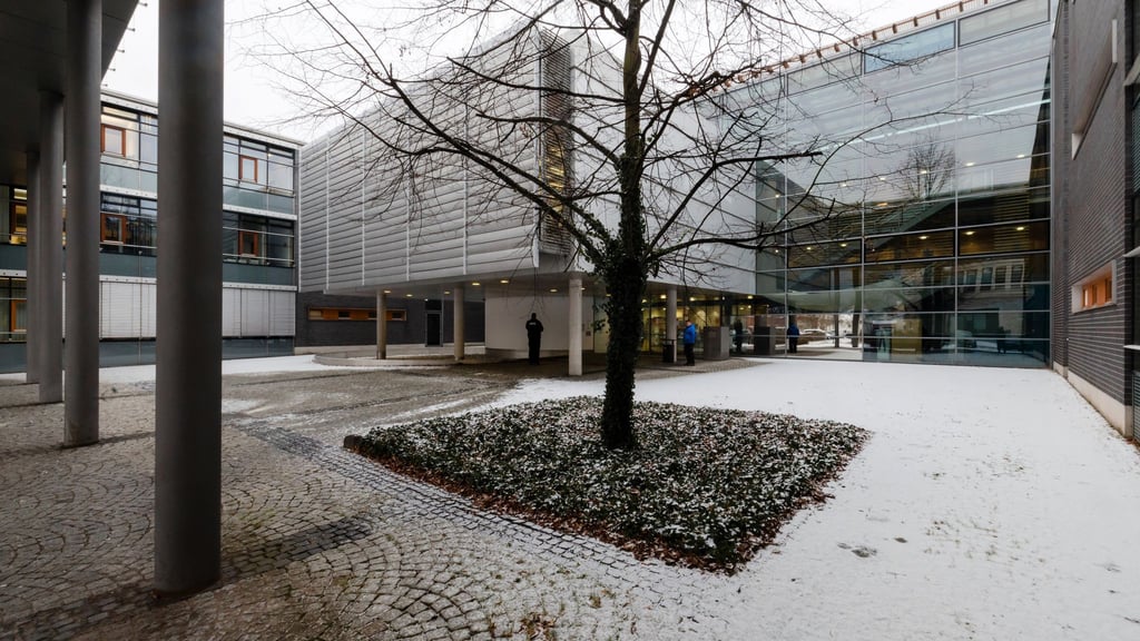 Das Landgericht verhängt lebenslang und Sicherungsverwahrung für einen 38-jährigen Mann wegen Mordes. (Archivbild)