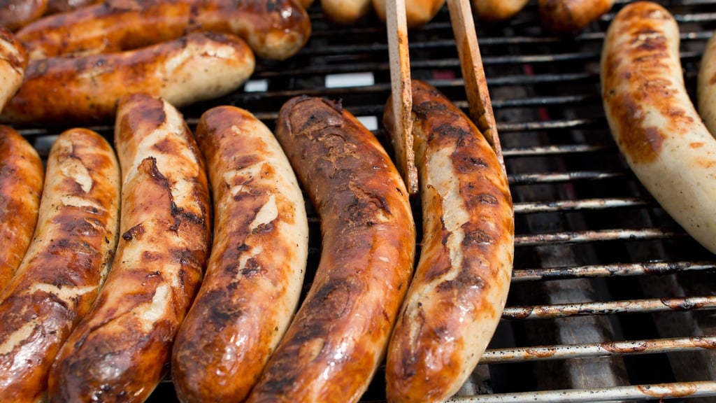 Bei einer Protestveranstaltung am 14. Februar gegen die Schließung des Eberswalder Wurstwerks soll auch gegrillt werden. (Symbolbild)