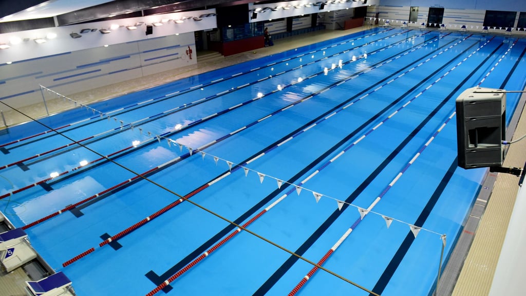 Blick in die Schwimmhalle Große Diesdorfer Straße. 