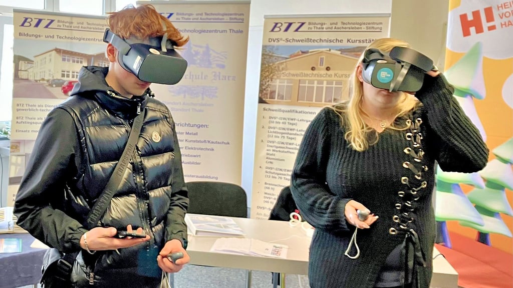 Bei einer früheren Messe beim Bildungs- und Technologiezentrum in Thale hatten mehrere Unternehmen und auch das BTZ selber VR-Brillen dabei, mit denen etwa der Job eines Gabelstablerfahrers gezeigt wurde. 