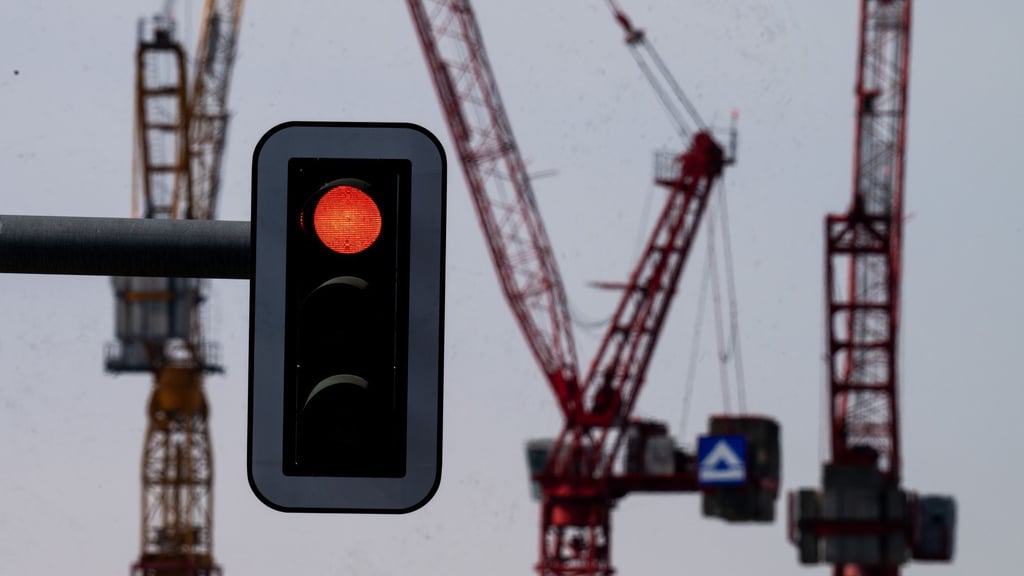 Seit Jahren bremsen immer neue Krisen die deutsche Wirtschaft aus. (Symbolbild)