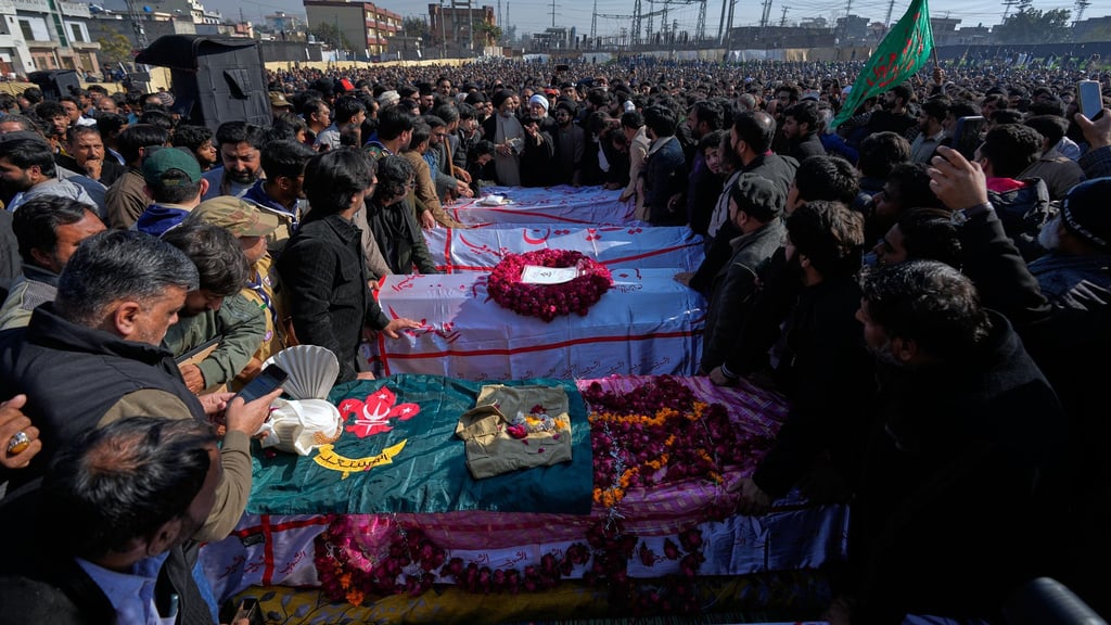 Nach Angaben aus Pakistan wurde der tödliche Anschlag im Nachbarland Afghanistan geplant. Der IS hatte die Tat für sich reklamiert.