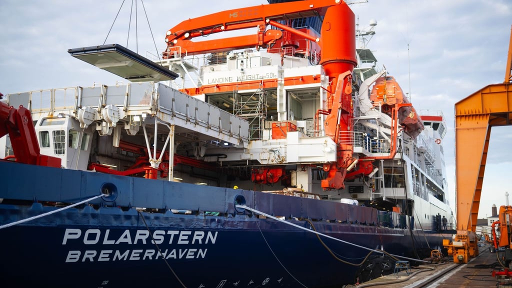 Das Forschungsschiff „Polarstern“ startet aus dem chilenischen Punta Arenas zu einer Expedition in das antarktische Weddellmeer. (Archivbild)
