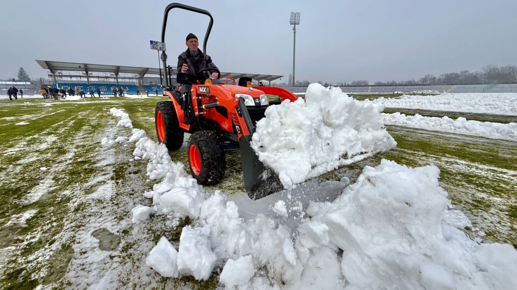 Auch Technik kam beim Schneeschippen zum Einsatz. 