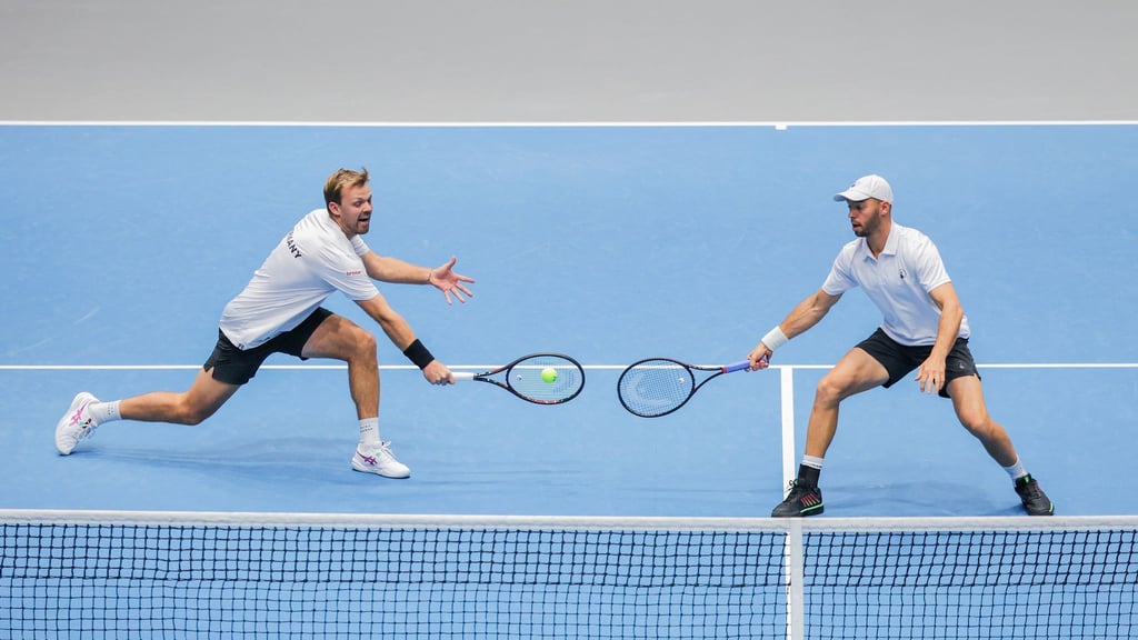 Kevin Krawietz (l) und Tim Pütz (r) sicherten vorzeitig den deutschen Sieg gegen Peru.