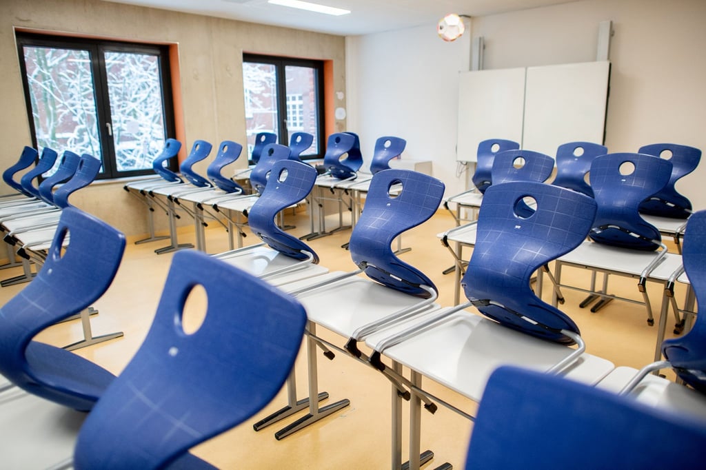 Wegen Schnee und Glätte bleiben die Schulen in Niedersachsen für den regulären Schulbetrieb zuletzt öfter geschlossen. (Archivfoto)