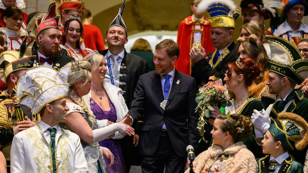 Premiere für Sachsens Landesprinzenpaar beim Karnevalsumzug. (Archivbild)