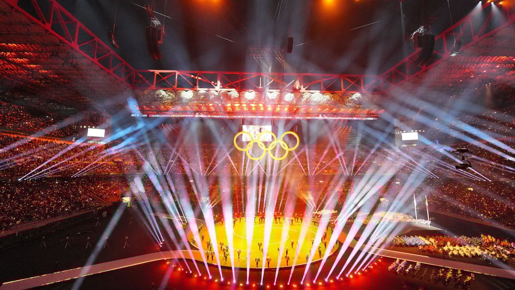 Ein buntes Spektakel eröffnete die Winterspiele in Norditalien.