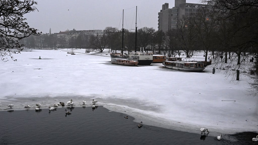 Wetter weiter zweigeteilt: Dauerfrost im Nordosten und fast frühlingshaft mild im Westen.