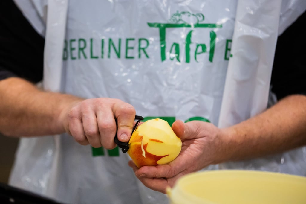 Die Berliner Tafel hat 45 Tonnen übriggebliebene Lebensmittel bei der Fachmesse Fruit Logistica eingesammelt. (Archivbild)