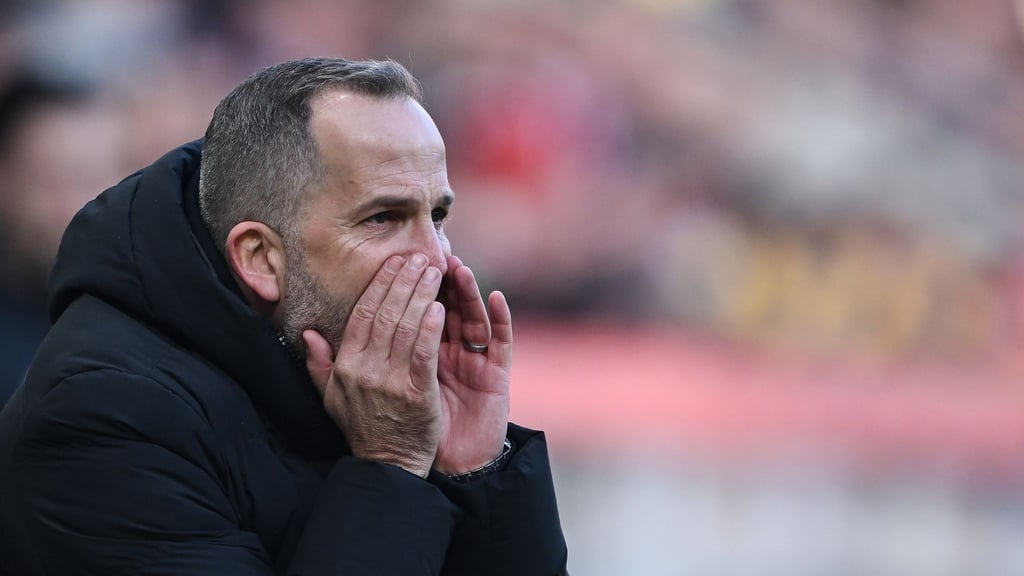 Macht den Video-Assistenten mitverantwortlich für die Niederlage in Mainz: Augsburgs Trainer Manuel Baum.