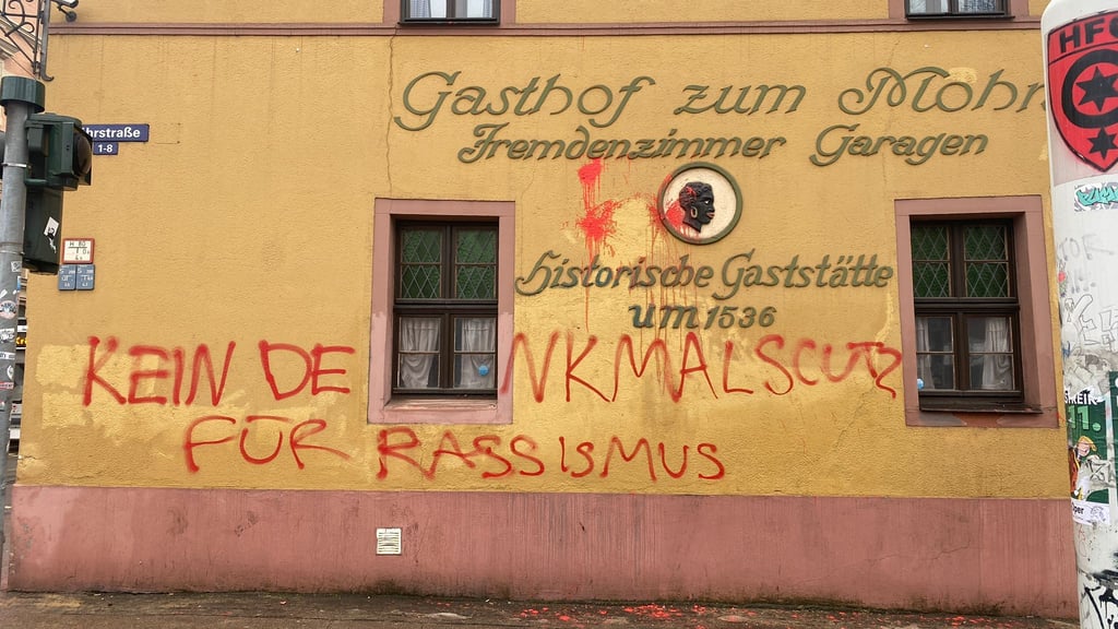 Der alte "Gasthof zum Mohr" in der Burgstraße wurde beschmiert.