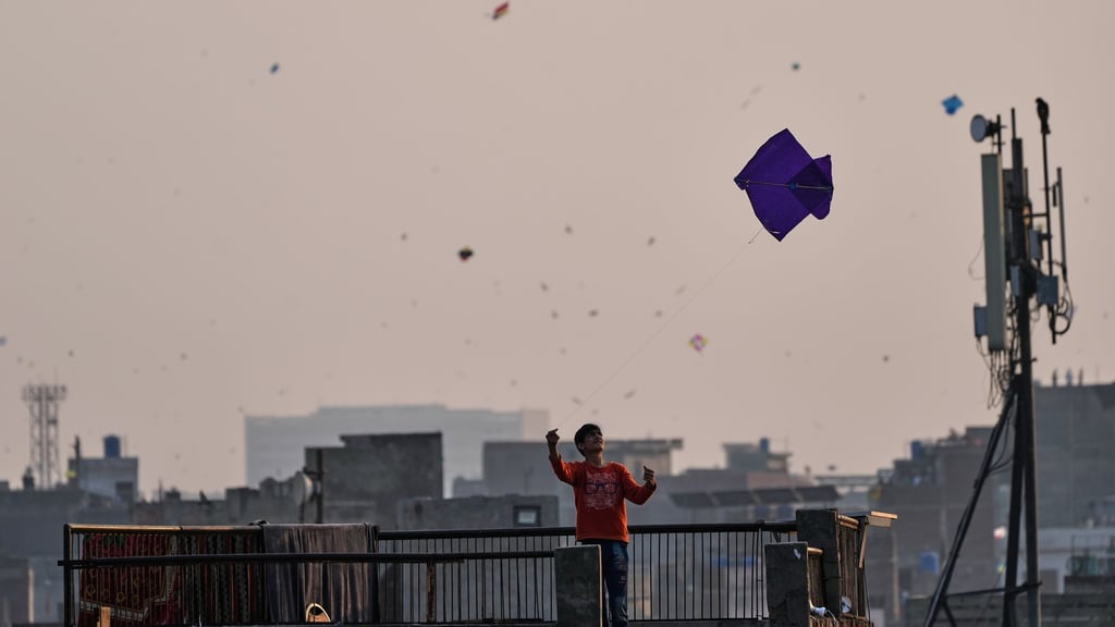 Auch für viele Kinder ist Drachensteigen in Pakistan ein beliebtes Hobby. (Archivbild)
